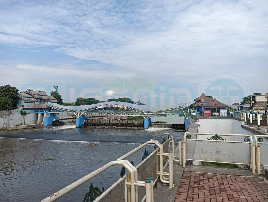 Area Terbatas di Bendung Tirtonadi Solo